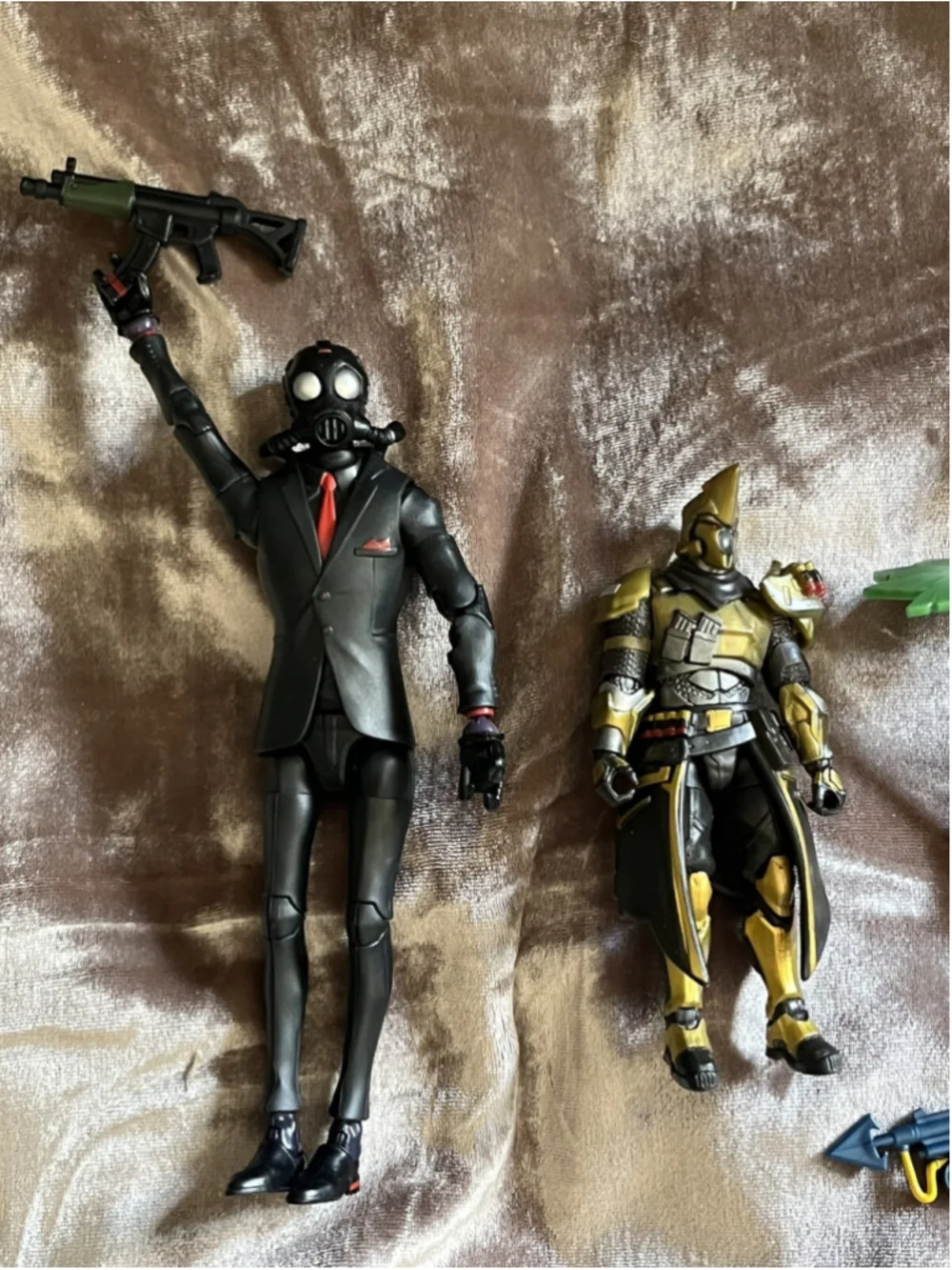 FORTNITE Hasbro Victory Royale Series Chaos Agent Collectible Action FigureBONUS